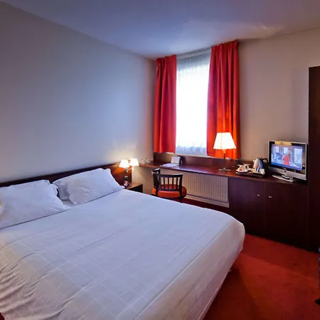 Kyriad Prestige Hotel 4*